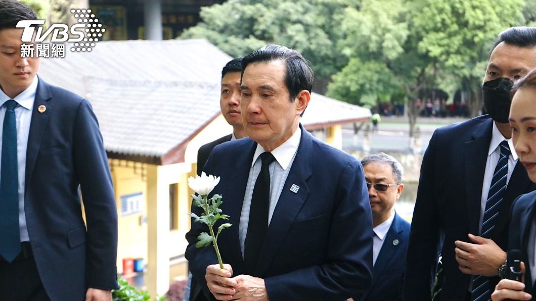 前總統馬英九赴重慶市張自忠烈士陵園祭拜。(馬英九辦公室提供)