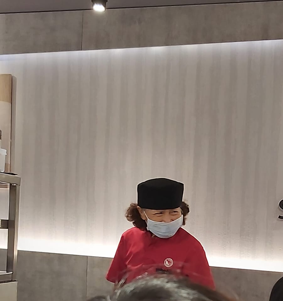 阿嬤說自己已經90歲,且沒有三高。(圖/翻攝自臉書)