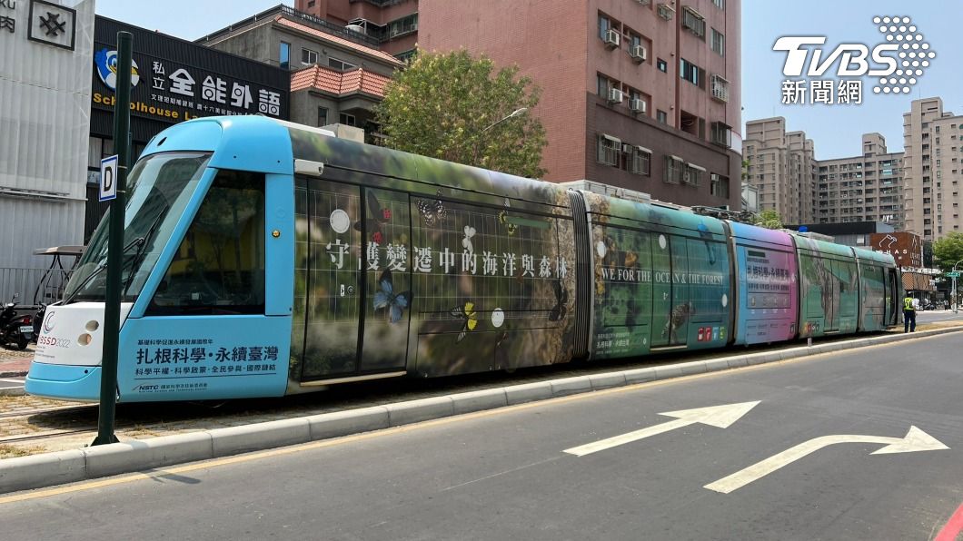 高雄輕軌「在地人不愛搭」？曝3罩門：騎車方便多　兩派戰爆