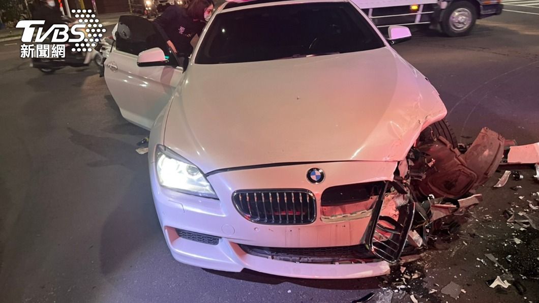 北、中車行借款百萬開槓!七車大街衝撞BMW破洞 逞凶開槍