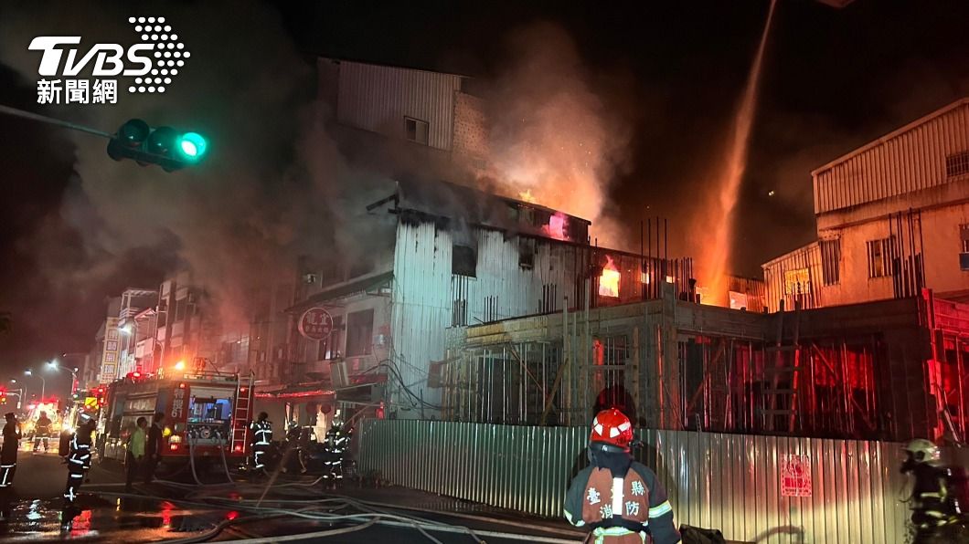 台東出租套房暗夜大火 「易燃物多」全面燃燒1男成焦屍
