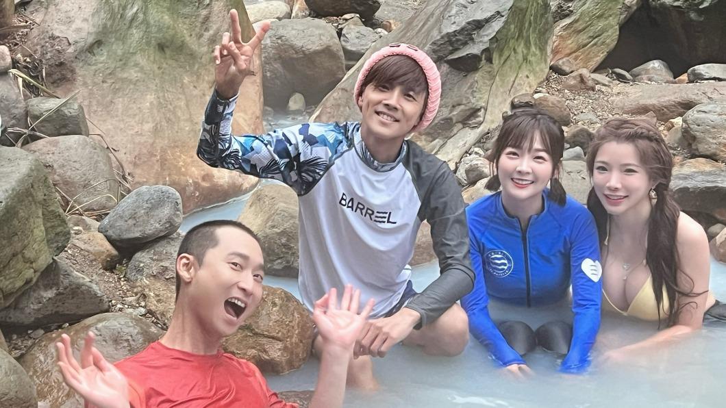 浩子（左起）、阿翔、籃籃與藍星蕾日前出外景。（圖／民視提供）