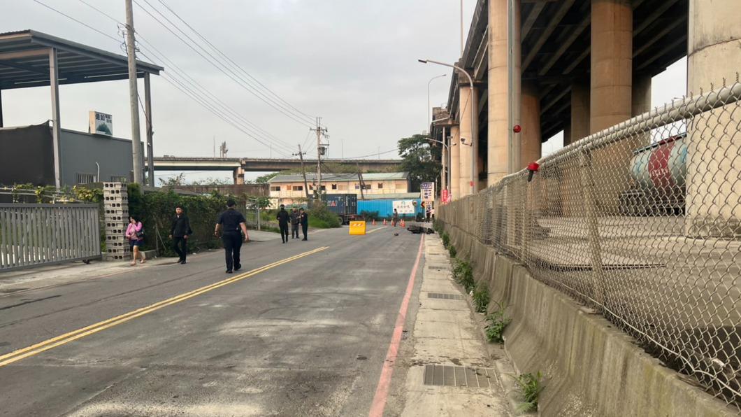 現場為曳引車、機車擦撞事故。(圖/民眾提供)