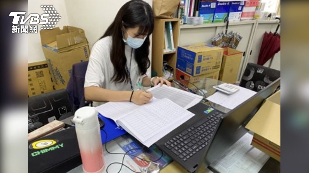 工讀生整理報表資料