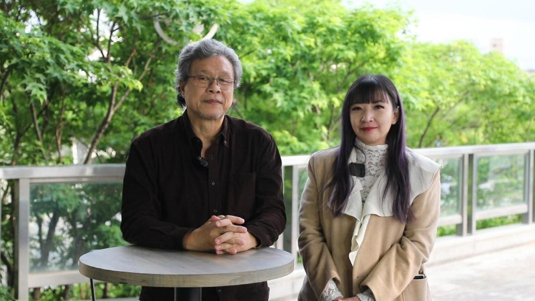 楊烈（左）與節目主持人王宜安合影。（圖／中天提供）