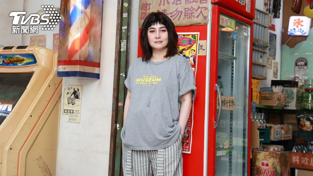 何超儀成風塵女子換騷感服裝 自爆身材長大「變豐滿了」