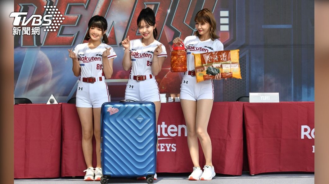 李多慧首應援！紅唇燦笑好甜美　Yuri送泡菜添家鄉味