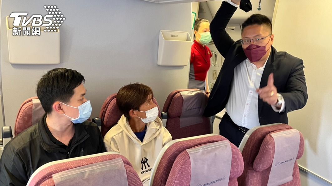 依照台日執法單位人犯交接模式,並和航空公司配合執行押解任務。(圖/TVBS)