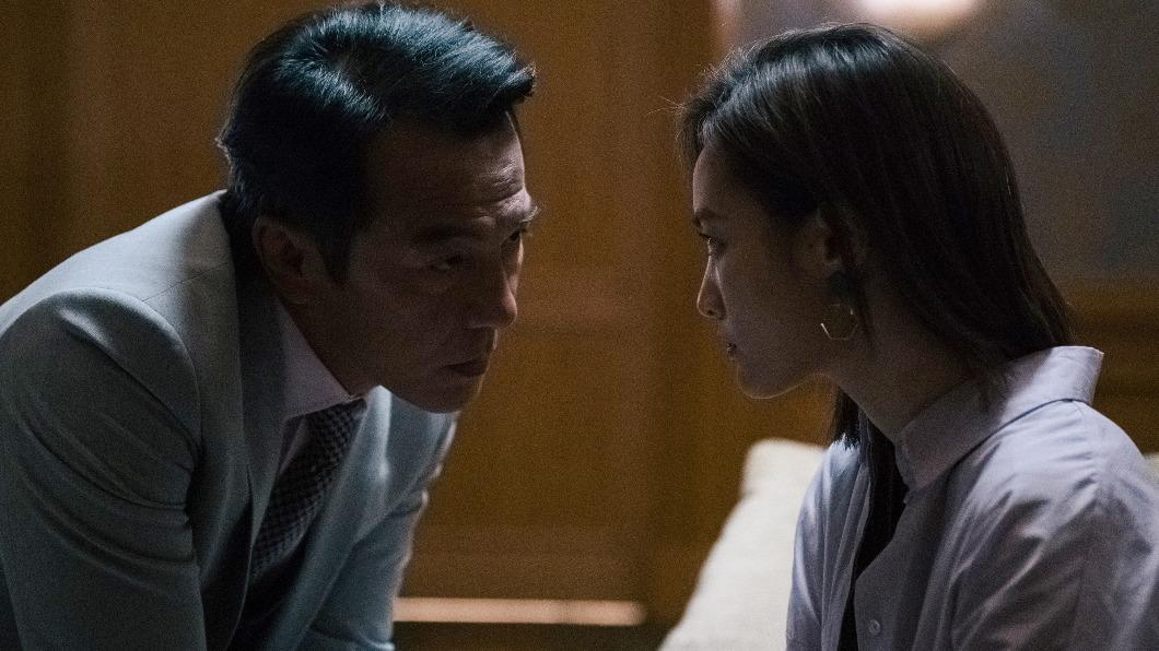 戴立忍(左)、王淨(右)在劇中有精彩對手戲。(圖/Netflix提供)
