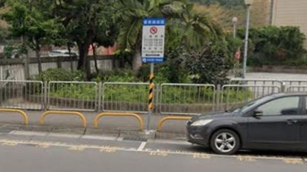 男子連續兩天從學校側門翻牆進入。(圖/翻攝自Googlemap)