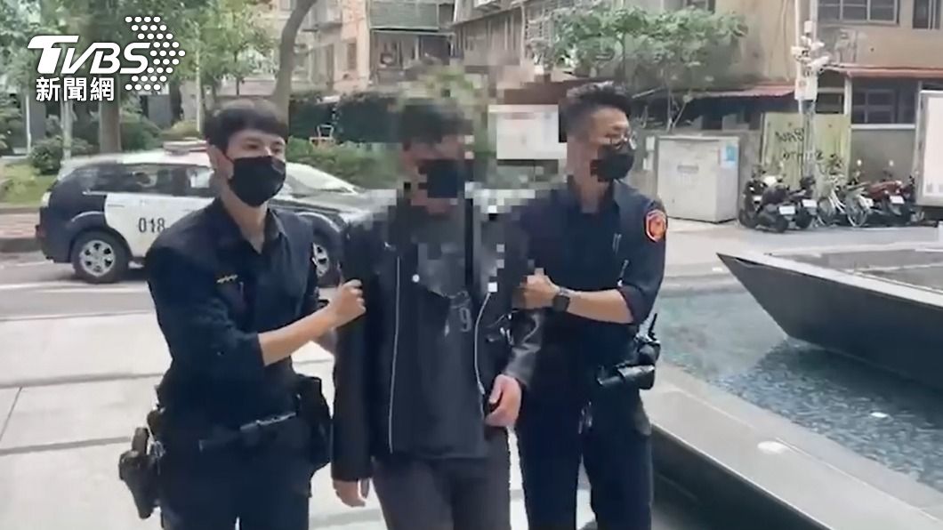 黃男被警方帶回偵辦。(圖/TVBS)