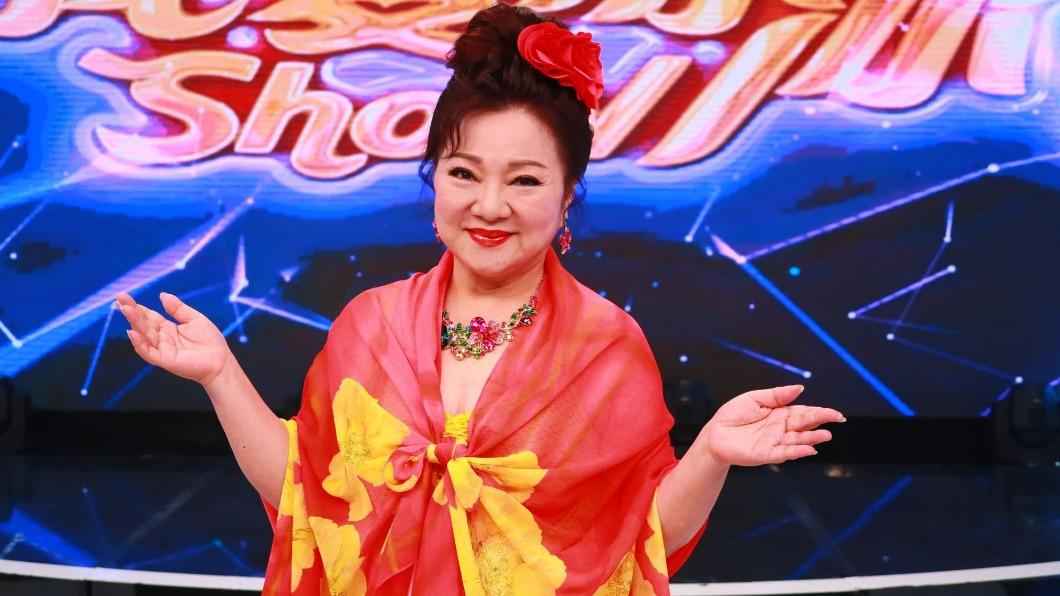 白冰冰笑場被罰「打屁股」 陽帆偷掀裙子資深春光外流