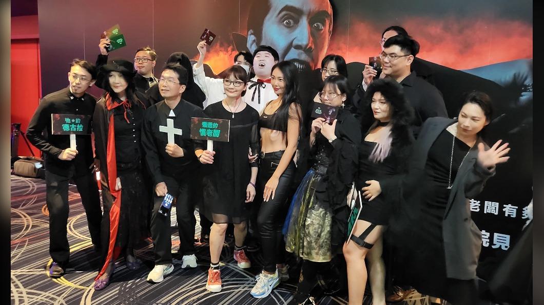 時尚又應景的扮裝是一定要的。(圖/ TVBS )