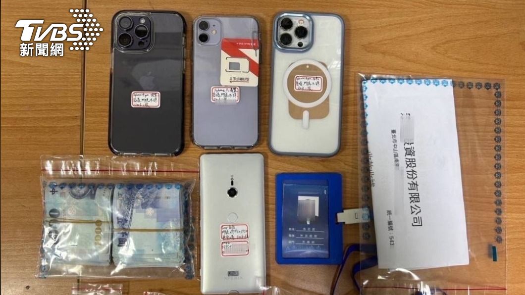 警方最後查扣到的證物。 (圖/TVBS)