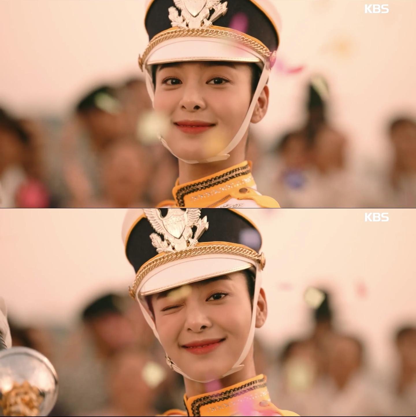 《綠洲》薛仁雅穿著儀隊制服樣貌絕美。(圖/MyVideo提供)