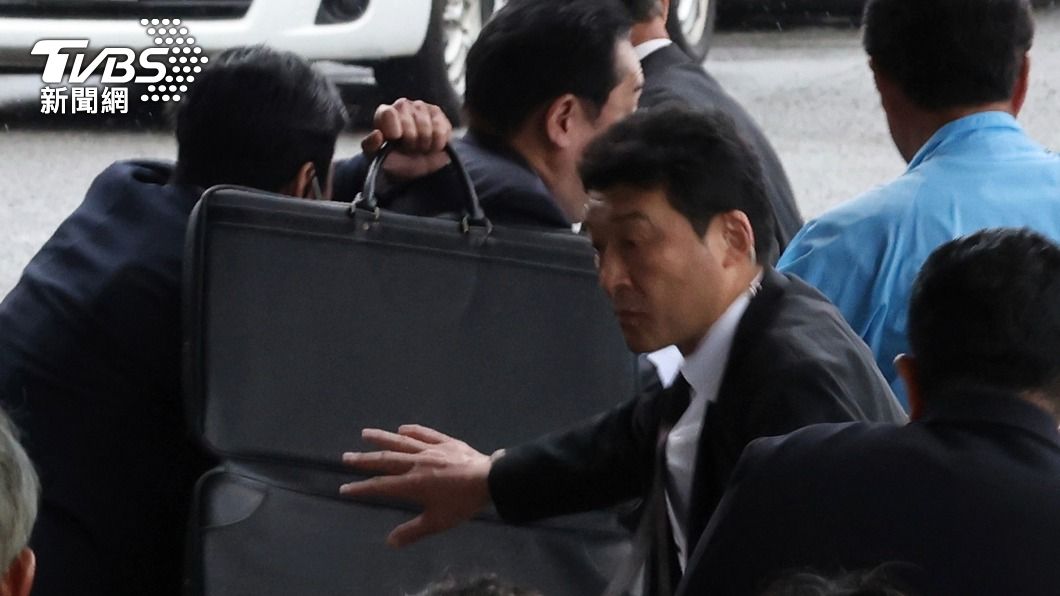 日本首相岸田文雄助選時遇襲。(圖/達志影像美聯社)
