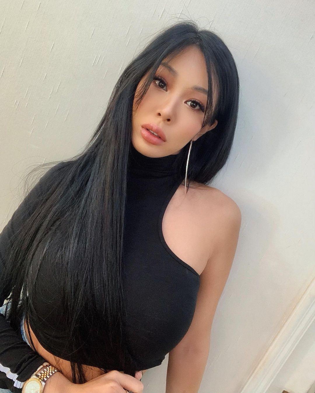 Jessi不只身材火辣,個性也十分爽朗不做作。(圖/翻攝自Jessi IG)