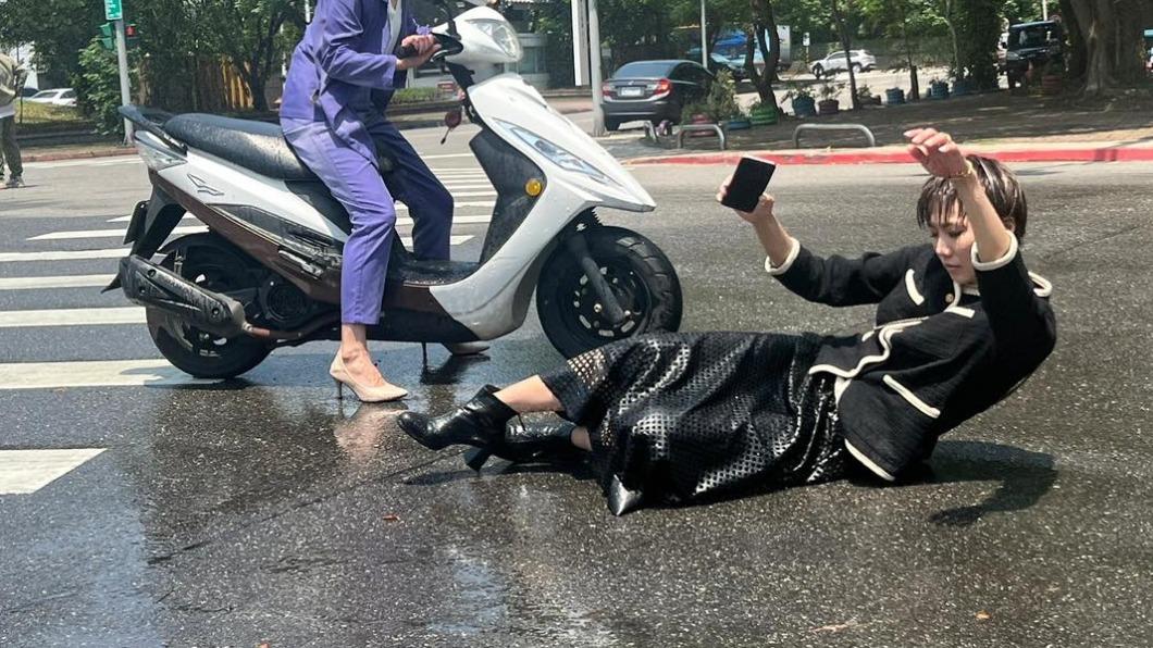 本土劇女星拍戲車禍！機車狠撞「脊椎側彎」送醫：骨盆前後傾