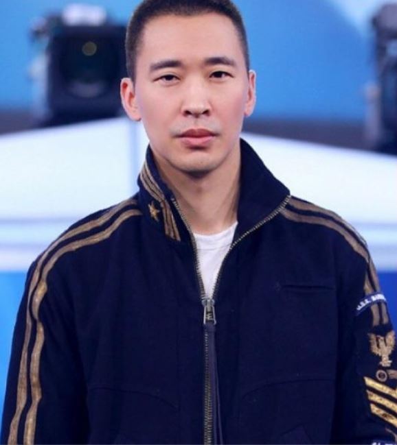 黃立行消失歌壇14年。(圖/翻攝自微博)
