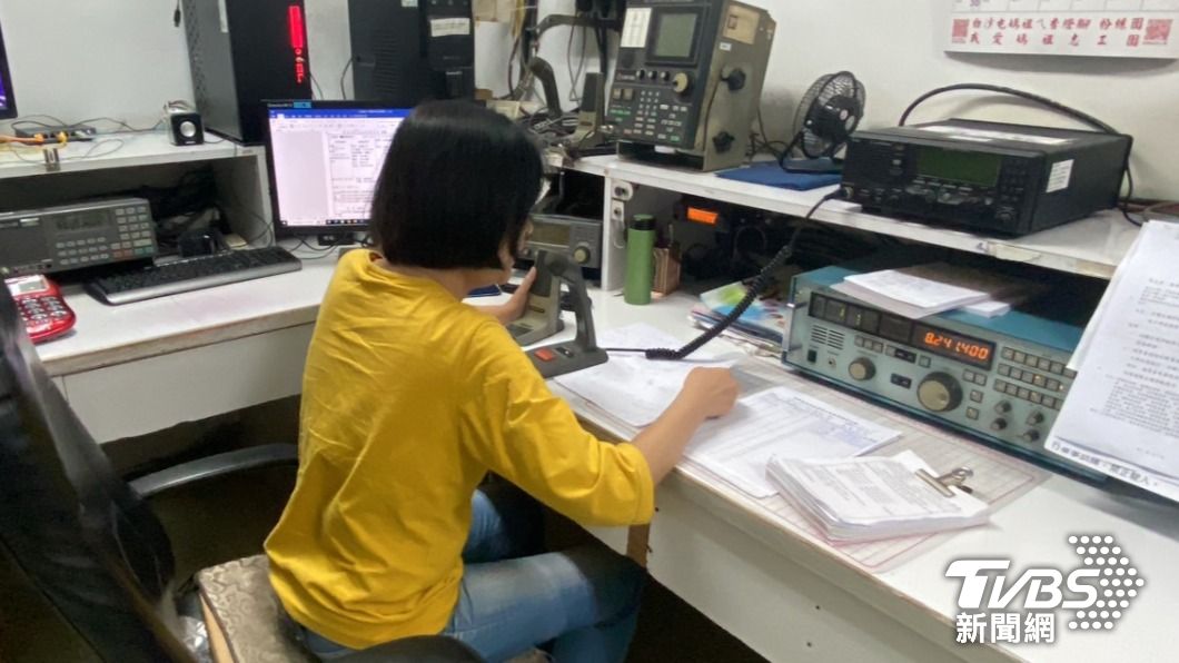 漁業電台呼籲相關船隻，注意該區域可能中國火箭殘骸掉落，遠離相關水域範圍。（圖／ＴＶＢＳ）
