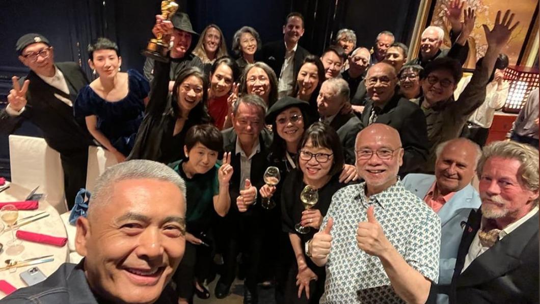 楊紫瓊慶功宴「大咖全來了」!周潤發白髮現身 吳君如搶摸小金人