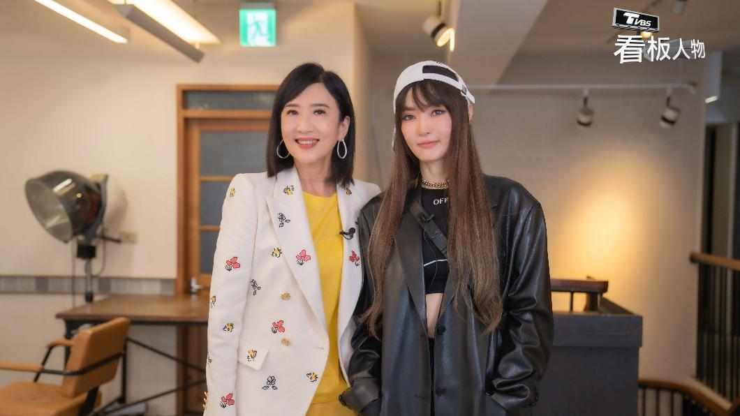 方念華(左)大讚謝金燕的自律個性,神秘地保持原發創作力。(圖/TVBS提供)