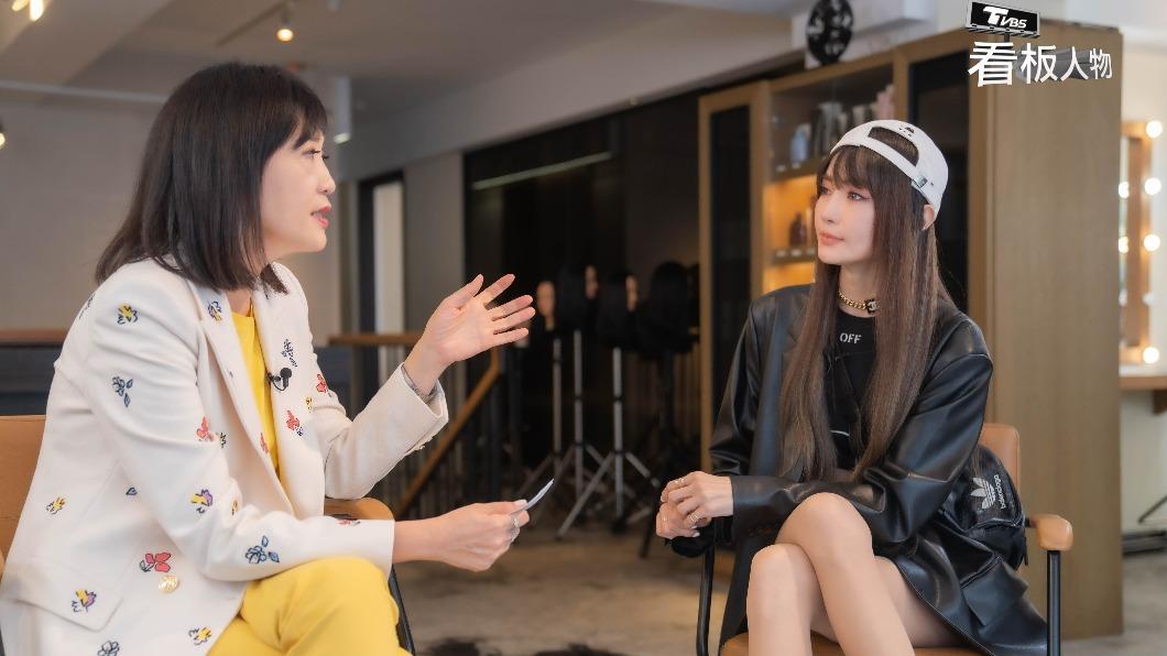 謝金燕上《TVBS看板人物》與主持人方念華聊了許多心底話。（圖／TVBS提供）