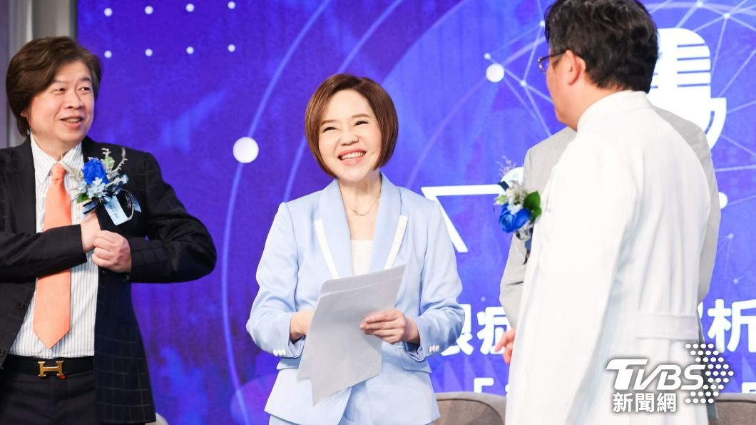 于美人被問到政治話題,賣起關子。(圖/趙世平攝)