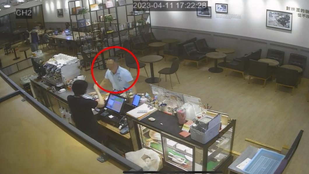 郭男嗆藥店長出來。（圖／翻攝自麻豆人大集合）