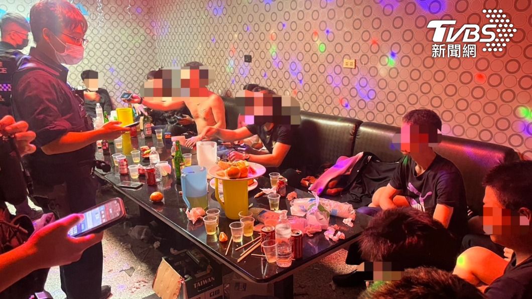 警方接獲情資某小吃部有移工開毒趴。（圖／TVBS）