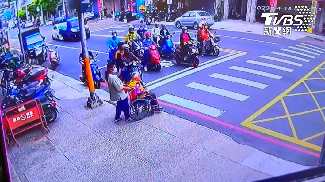 林姓男子押走女友,衝撞貨車後才停下來。 (圖/TVBS)