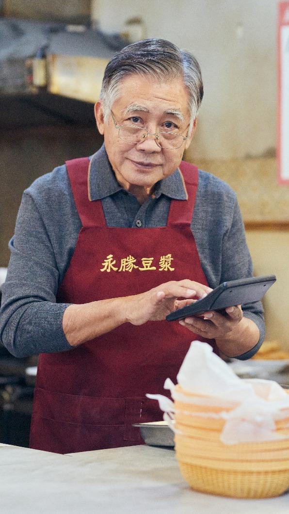 梁修身接演《暗夜微光》。(圖/客家電視台提供)