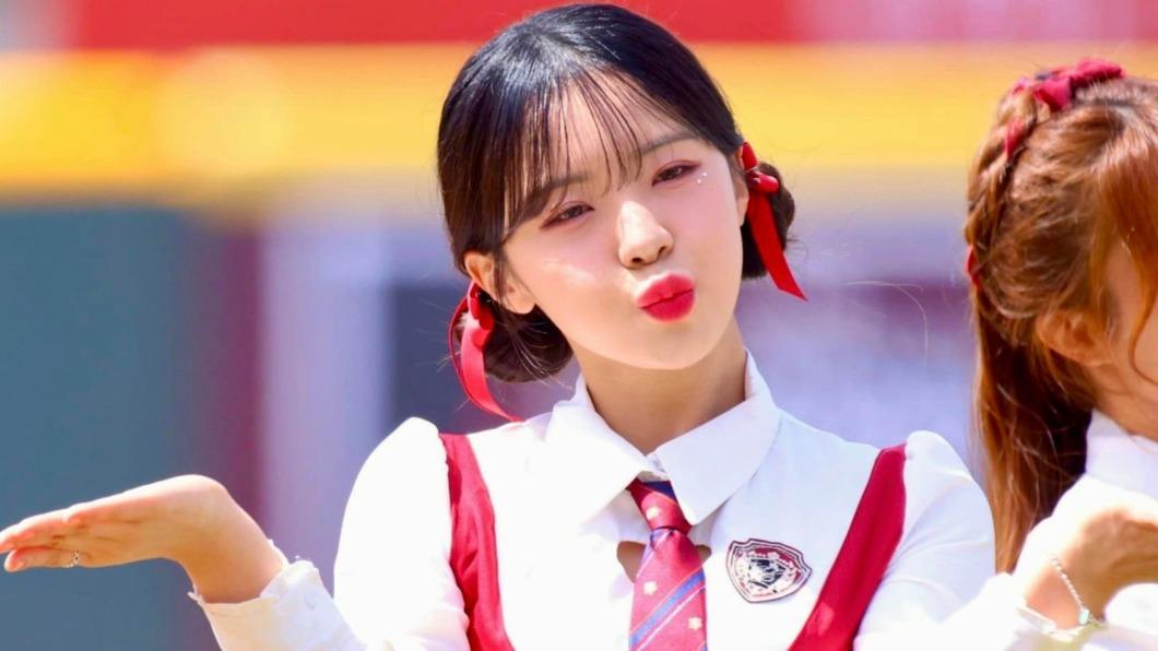 李多慧連3場比賽登板應援,吸引23955人次進場看球。(圖/翻攝自「Rakuten Girls」臉書)
