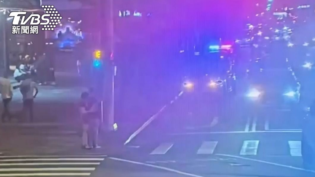 轄區警方到場後依法扣車。(圖/TVBS)