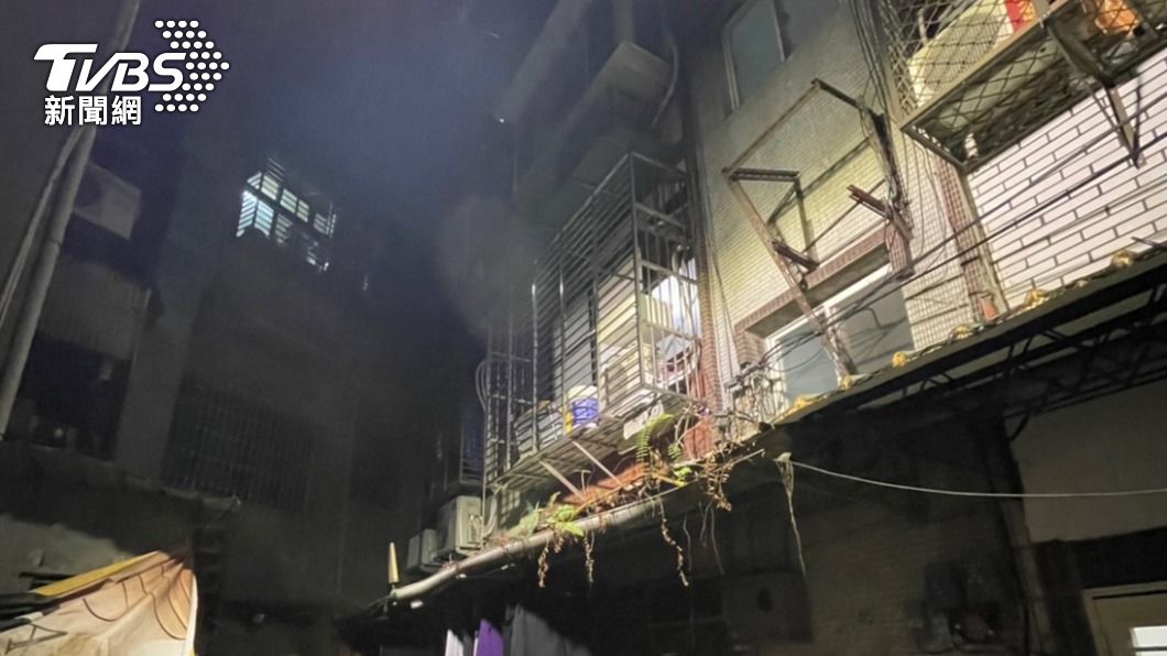 租客被發現在套房內全裸死亡。(圖/TVBS)