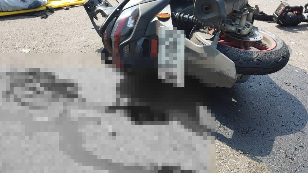 男子當場血噴滿地無生命跡象。（圖／消防局提供）