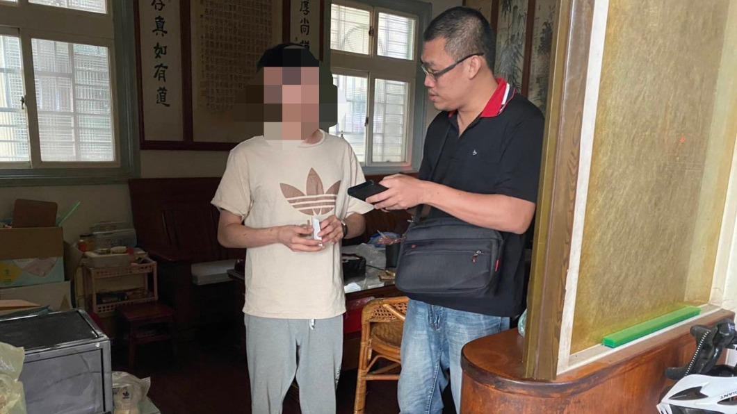 警方前往彰化,將40歲的姚姓女子逮捕到案。(圖/基隆市警方提供)