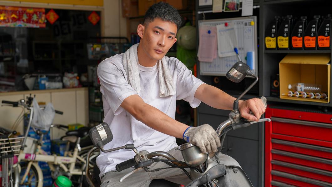 高胥崴首次擔任男主角。(圖/滾石唱片提供)