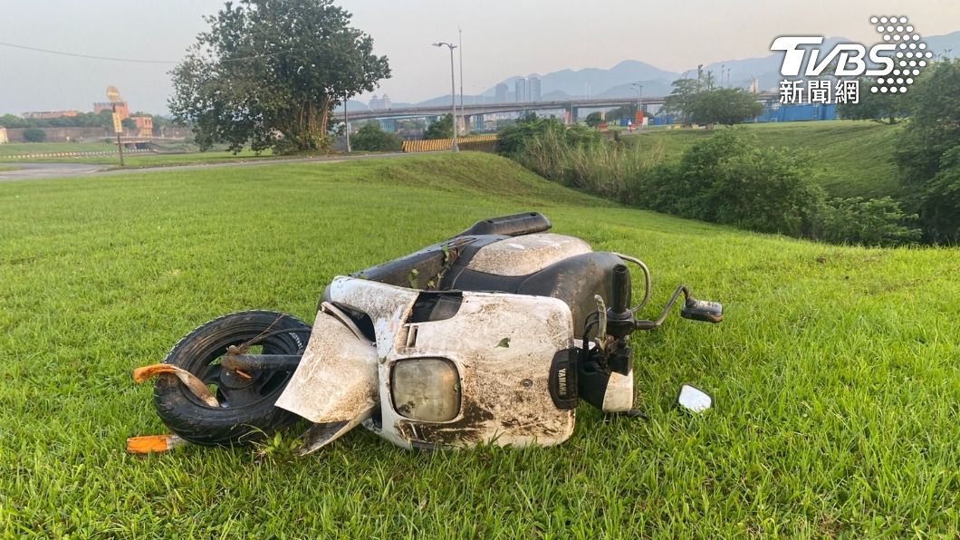 作案用機車原為假車牌,鑑識小組比對引擎號碼追查中。(圖/TVBS