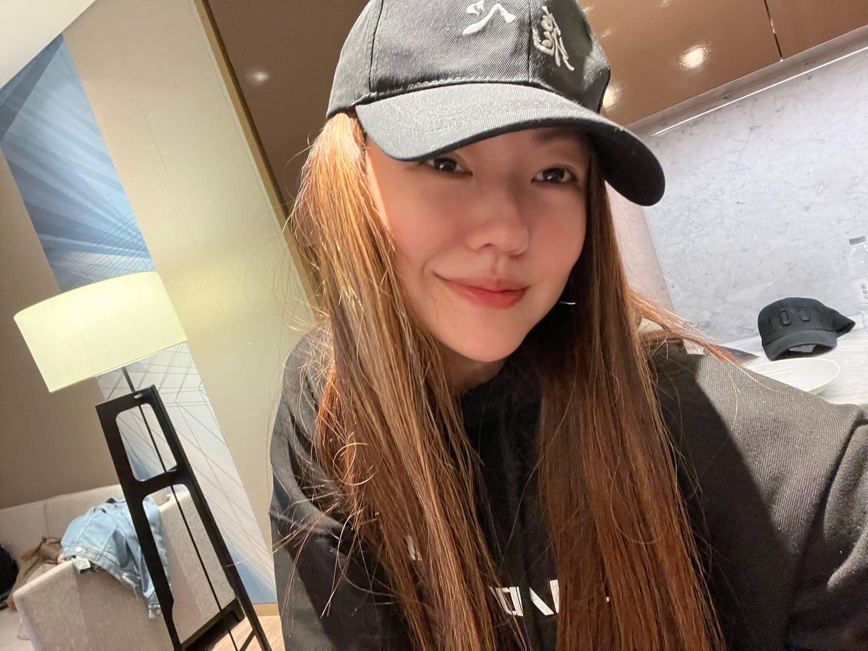 小S突然在IG曬出長髮照,網友們一看秒狂讚年輕。(圖/翻攝自臉書)