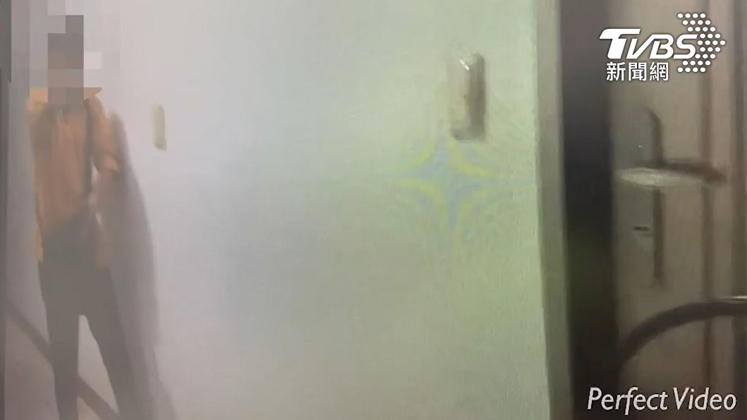情緒勒索!父持刀威脅求見女兒一面 警噴辣椒水壓制帶回