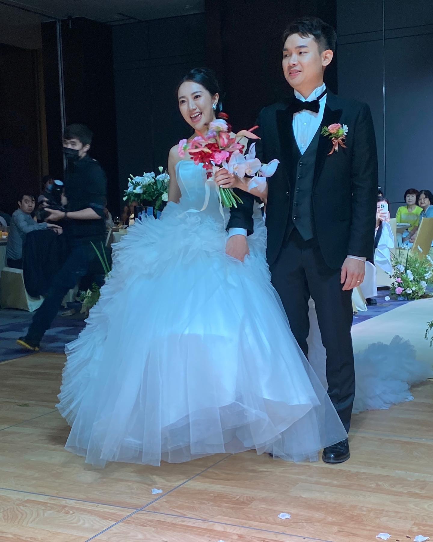賀軍翔妹妹,擁有水汪汪大眼,五官深邃且氣質非凡。(圖/翻攝賀軍翔臉書)