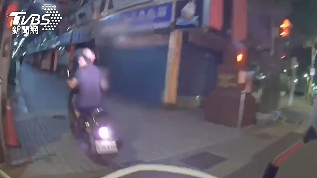 喝完還騎車飆速!左搖右晃遭攔查 女罵警「X」下場慘了