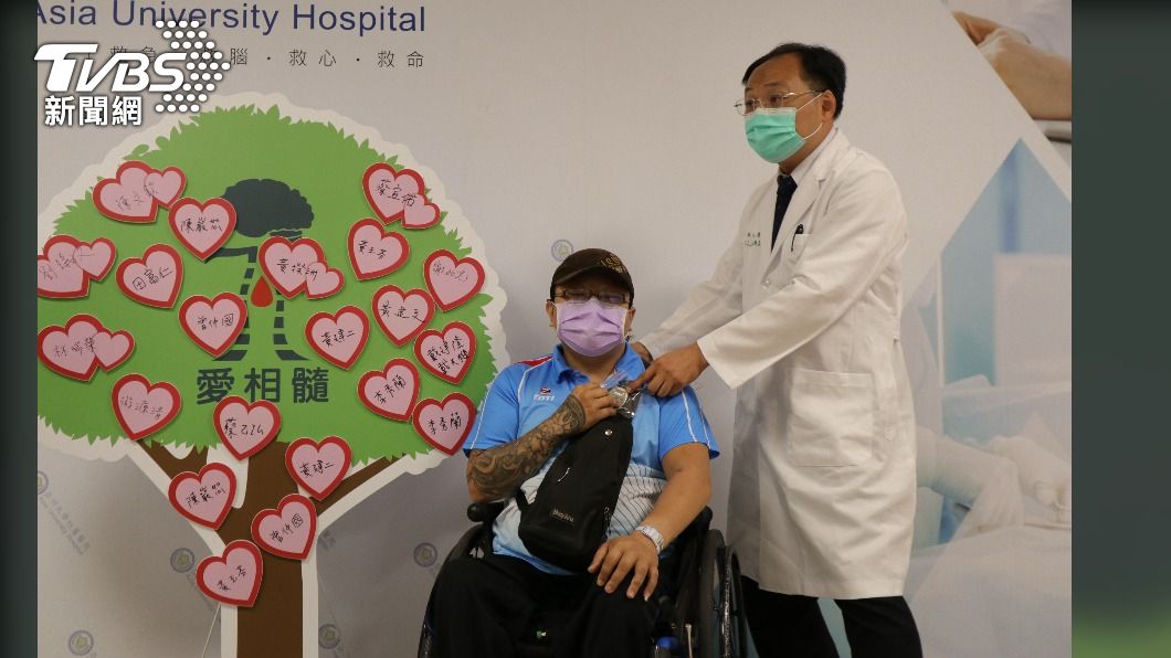 閻家欣輾轉找到亞大醫院神經外科副院長林志隆求醫