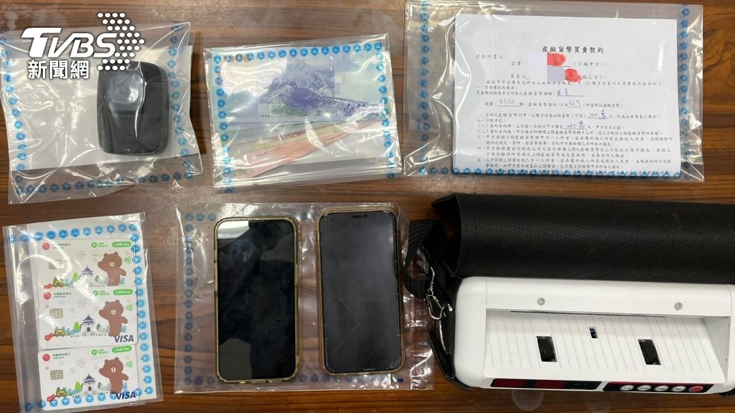 警方查扣相關贓證物。(圖/TVBS)