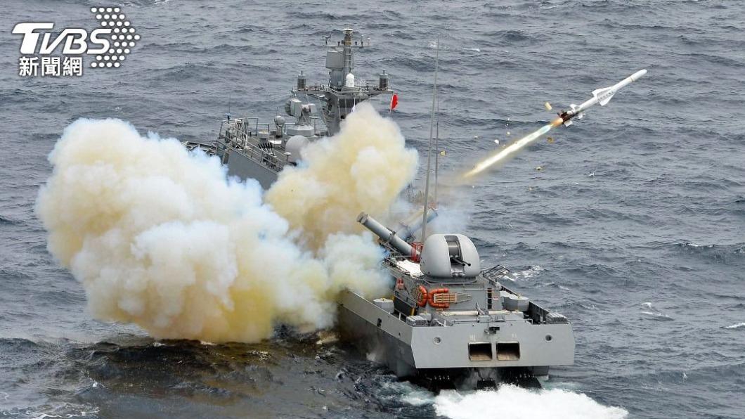 南韓軍艦在演習期間試射魚叉飛彈攻擊目標。（圖/達志影像美聯社）