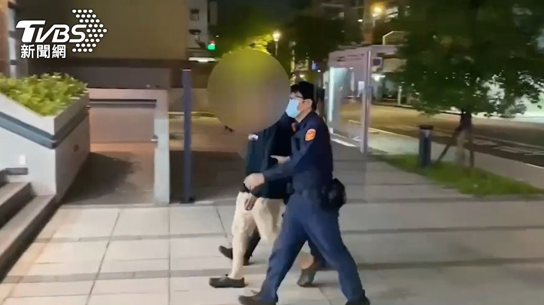 口角糾紛！遭情侶檔飆罵「看Ｘ小」　男廚師爆氣持菜刀追人　