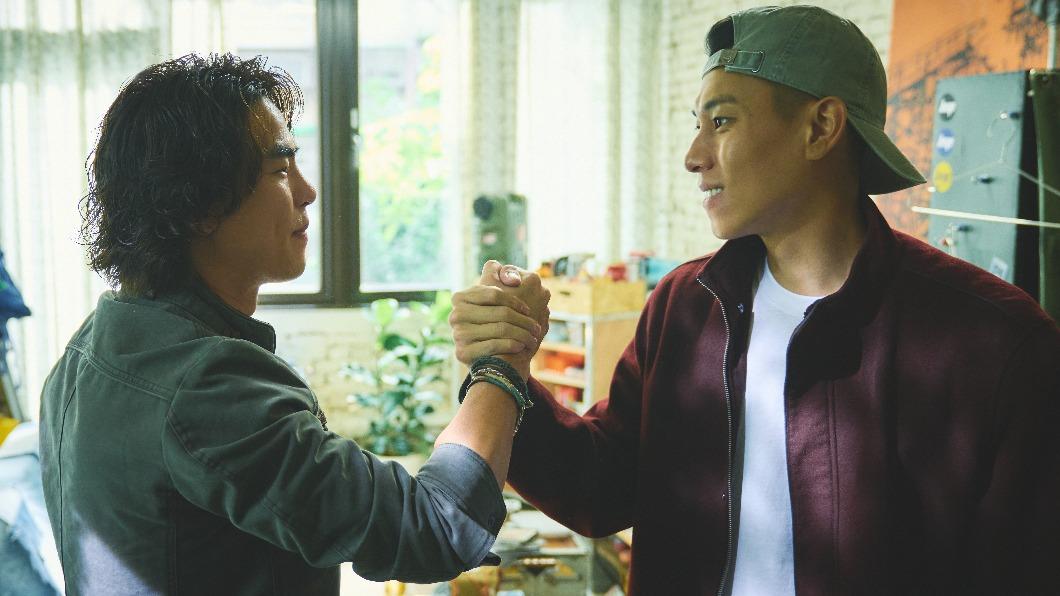 柯有倫(左)和瘦子聯手演出《速命道》,電影尚未上映已掀起不小熱潮。(圖/寬魚國際提供)