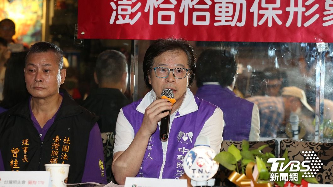 主辦方張文正（右）說明澎恰恰未到場原因。（圖／張哲鳴攝）