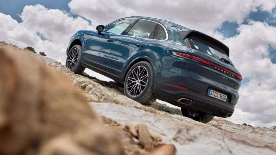 Porsche表示小改款Cayenne同時針對市區、越野還有高速行駛的行路質感與操控穩定性都有所升級。(圖/翻攝自Porsche)